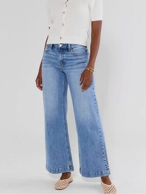NWT High-Rise Wide Leg Jeans in Light Blue Wash